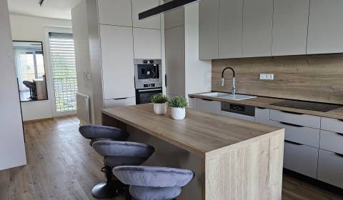 Prenajmeme nadštandardný 3-izbový byt, Kollárova ulica, Vráble