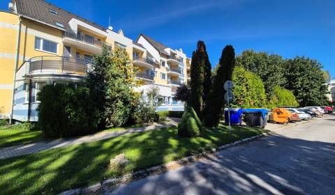 Tehlový 70 m² byt s 36 m² terasou a 18 m² garážou v Piešťanoch