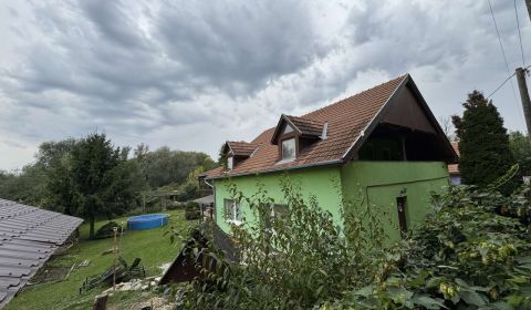  Znížená cena Na predaj: Rodinný dom – Šahy, okraj prírody