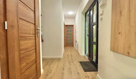 Predaj novostavby rodinného domu v krásnom prostredí obce Zákopčie