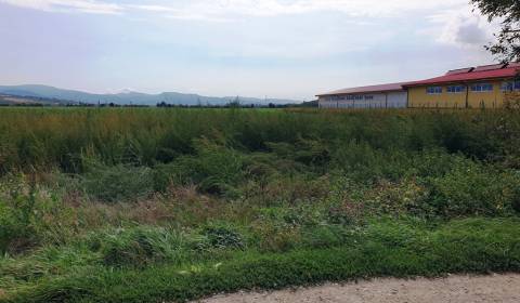 Investičný pozemok o výmere 17 261 m2 - len 3 km od Nového Mesta n/V