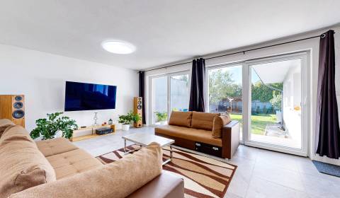 ČAŇA - veľmi pekný 4 izb. rodin.dom, KR, ul. Urbárska, pozemok 496 m2