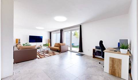 ČAŇA - veľmi pekný 4 izb. rodin.dom, KR, ul. Urbárska, pozemok 496 m2