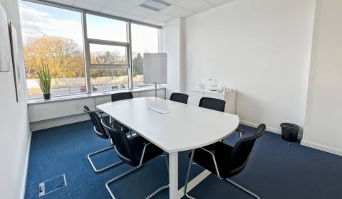 Súkromný kancelársky priestor pre 4 osoby v oblasti Regus CBC Center