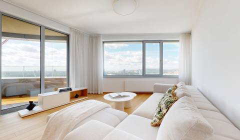 Nadštandardný slnečný byt s výhľadom na hrad