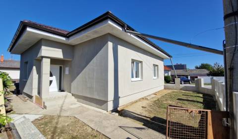 Zrekonštruovaný rodinný dom, 8 á, obec Vlčany