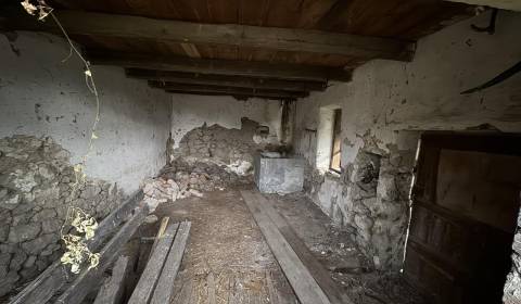  Na predaj: stavebný pozemok so starším rodinným domom Kleňany