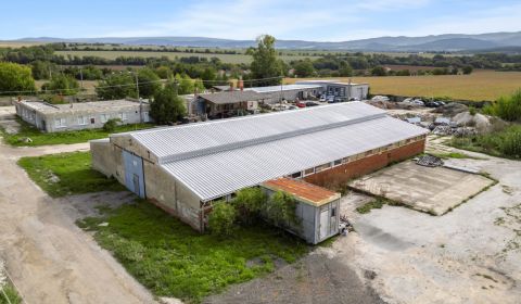 Skladový priestor haly , výroba na predaj 2500m2 15x45 700m2 , 800m2