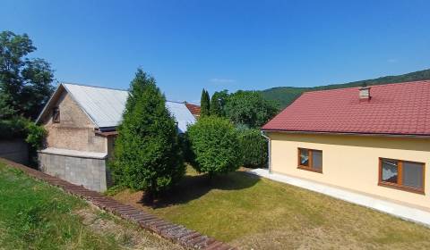 Pekný rodinný dom v obci Plešivec.