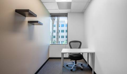 Neobmedzený prístup do kancelárie v oblasti Regus Apollo