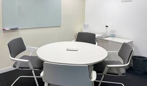 Súkromný kancelársky priestor pre 4 osoby v oblasti Regus Apollo
