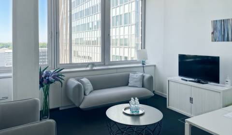 Súkromný kancelársky priestor pre 5 osoby v oblasti Regus Apollo