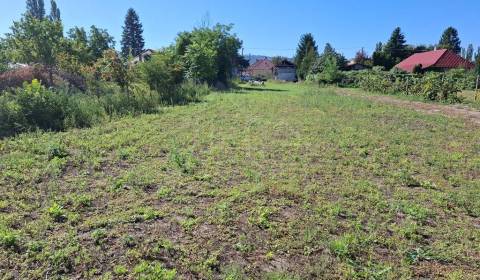 Pozemok s pôvodným domom na výstavbu rodinného domu v podunajskej obci