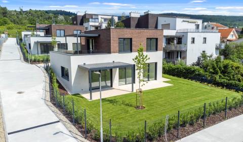 SKOLAUDOVANÉ! Predaj vily v projekte 