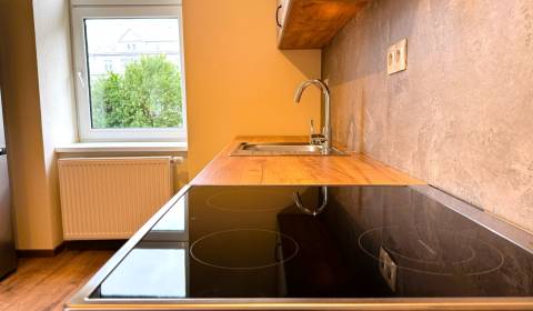 Na prenájom: štýlový kompletne zrekonštruovaný 2i byt pri centre, 53m2