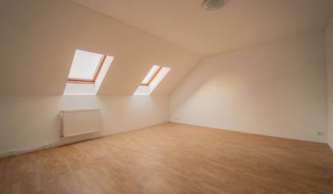 REZERVOVANÝ - DVOJGENERAČNÝ RODINNÝ DOM 