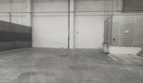 Na prenájom sklad  300 m2.