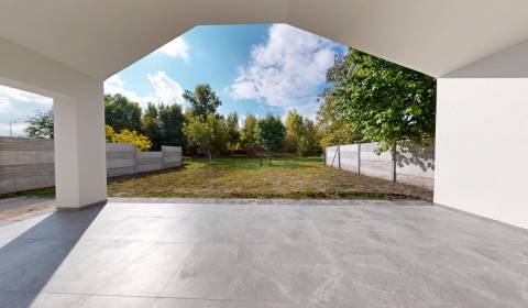 PRED DOKONČENÍM: PRIESTRANNÝ RODINNÝ DOM S ÚP 140 m2, POZEMOK 676 m2