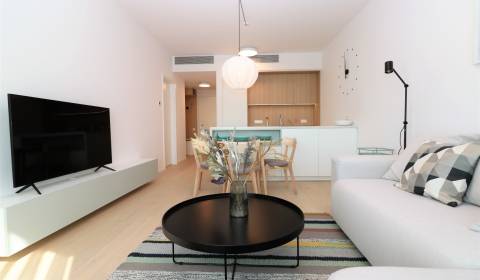 PRENÁJOM- krásny 2i byt s výhľadom na hrad v projekte SKY PARK, 19np.