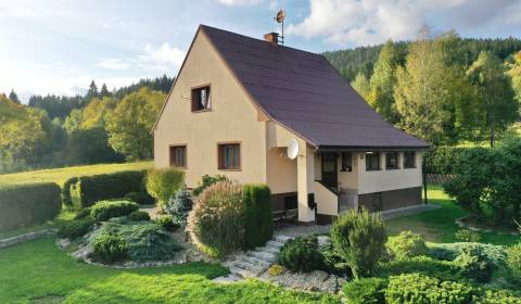 Výnimočný rodinný dom s okrasnou záhradou v lone Klokočovskej prírody