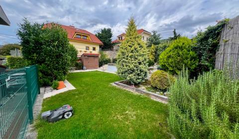 Komfortný 5-izb RD, bazén, krásna lokalita, Svätý Jur, pri BA