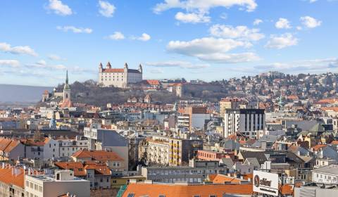 SKY PARK - LUXUSNÝ 3-izbový byt s VÝHĽADOM NA HRAD a 2 GARÁŽ. MIESTAMI