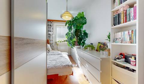 REZERVOVANÝ | 4i presvetlený byt na začiatku Petržalky | 83 m²