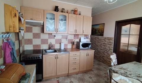 Predaj 4 -izbového bytu - Pukanec 