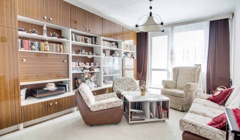 2-izbový byt prerobený na 3-izbový s balkónom blízko stanice, Nové Zám