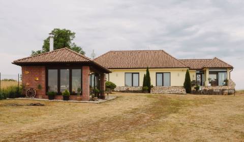 Rodinný dom s výnimočnou atmosférou, súkromím a altánkom snov, Krupina