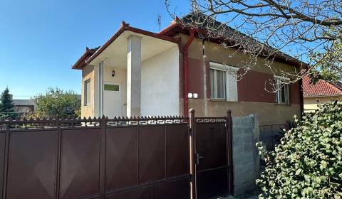 NA PREDAJ 3 IZBOVÝ RODINNÝ DOM V BLÍZKOSTI CENTRA, UL. LESNÁ, KOLÁROVO