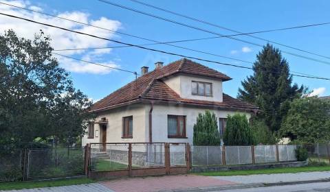 Rodinný dom dobrej lokalite, skoro 10 árový pozemok, slnko celý deň, p
