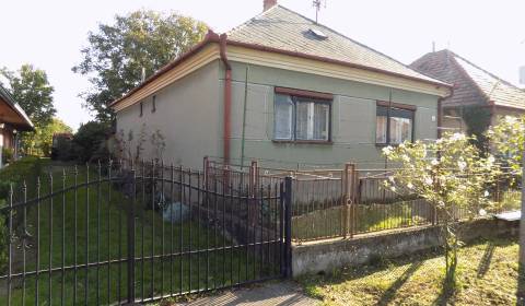 Na predaj tehlový 3 izb . dom v Rúbani - pozemok 2592 m2  pri rybníku 