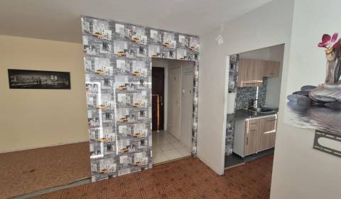 Čiastočne prerobený 1-izbový byt na predaj, Komárno