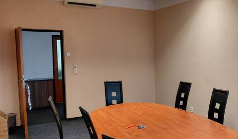 Klimatizovaná kancelária 30 m2 na Studenej ul. pri Zlatých pieskoch
