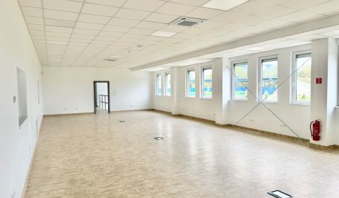 Moderné kancelárske priestory 178 m2 na prenájom v Tepličke nad Váhom