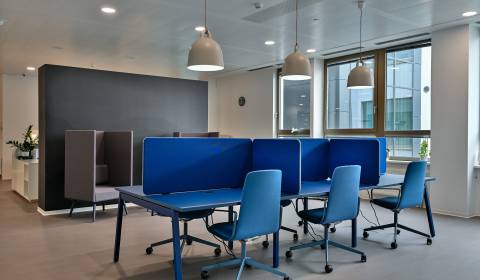 Nájdite vyhradený stôl v oblasti Regus Galvaniho