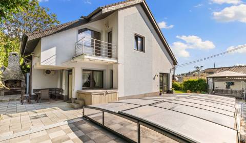 ZNÍŽENÁ CENA! 6- izb. RD s bazénom v blízkosti centra BA