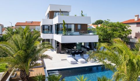 NA PREDAJ luxusná vila s bazénom, /236 m²/ Zadar, Privlaka