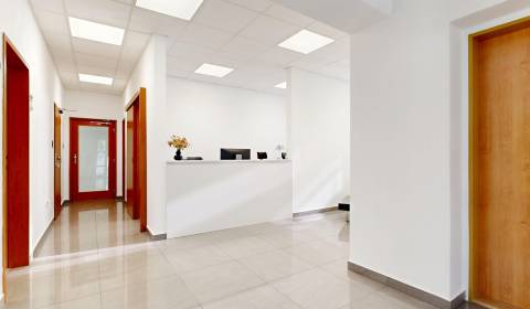 Praktické kancelárske priestory na prenájom v Ružinove
