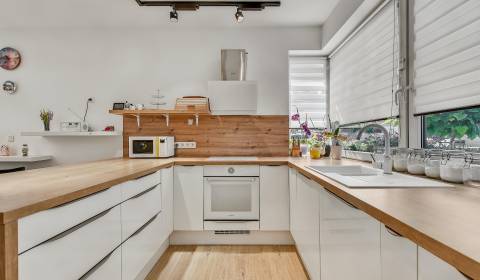 REZERVOVANÉ 4 izbový dom.100 m2, pozemok 208 m2, Štúrova ul, Stupava