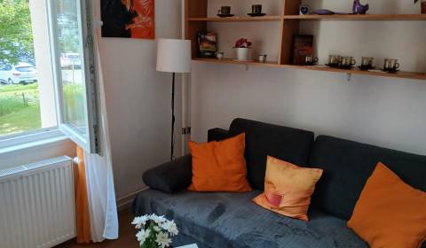 Garzónka, Československých parašutistov, Nové Mesto