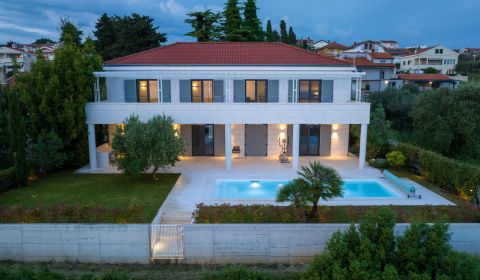NA PREDAJ atraktívna kamenná vila /419 m²/ pri mori, Dalmátsko, Kozino
