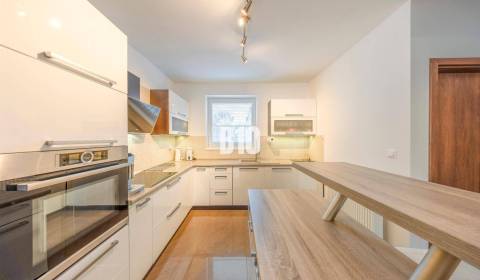 5 IZBOVÝ RODINNÝ DOM I DVOJGARÁŽ I BERNOLÁKOVO