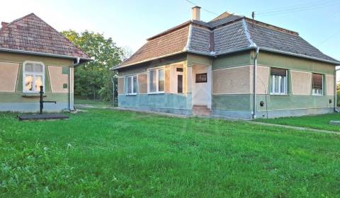 Priestranný štvorizbový rodinný dom na hospodárenie v tichej obci Ľubá