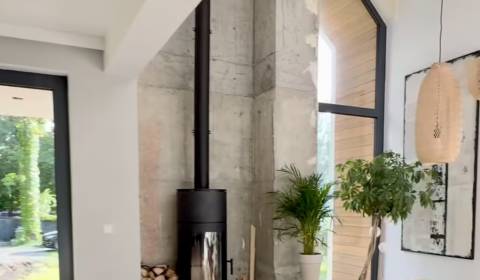 REZERVOVANÉ-   HOLODOM - POZEMOK 670m2 - 225.000€