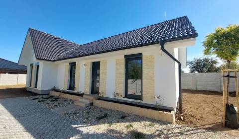 PREDAJ - NOVOSTAVBY - ZLATÉ MORAVCE