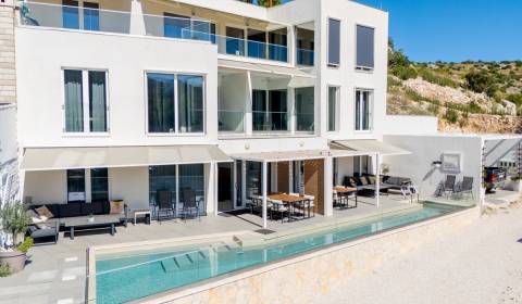 NA PREDAJ prekrásny novopostavený dom / 494 m²/ ostrov Brač, Bobovišća