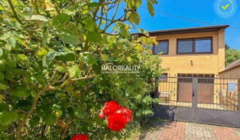 Predaj, rodinný dom Horné Orešany, s garážou - EXKLU...