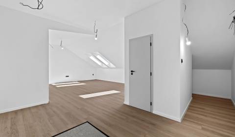 PREDAJ priestranného, slnečného 3i bytu  – Trnavská cesta, BA III